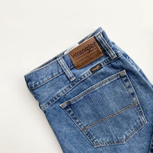 Load image into Gallery viewer, Distressed Wrangler Jeans W34 L30
