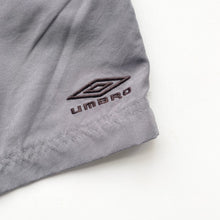 Load image into Gallery viewer, 00s Umbro Shorts (XL)