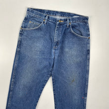 Load image into Gallery viewer, Wrangler Jeans W34 L30
