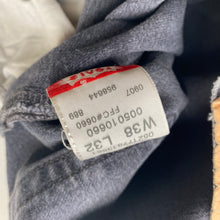 Load image into Gallery viewer, Distressed Levi’s 501 W38 L32
