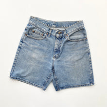 Load image into Gallery viewer, 90s Lee Denim Shorts W28