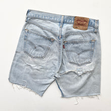 Load image into Gallery viewer, Levi’s Denim Shorts W31