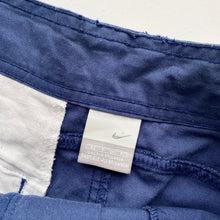Load image into Gallery viewer, 00s Nike Cargo Shorts W30