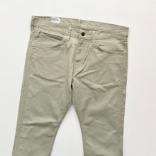 Load image into Gallery viewer, Levi’s 513 Jeans W36 L32
