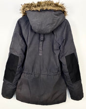 Load image into Gallery viewer, Carhartt Trapper Parka (M)