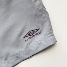 Load image into Gallery viewer, 00s Umbro Shorts (XL)