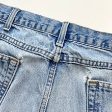 Load image into Gallery viewer, Distressed Carhartt Jeans W34 L27