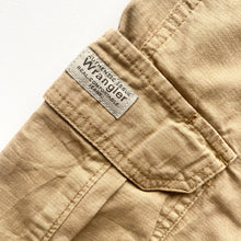 Load image into Gallery viewer, Wrangler Cargo Shorts W36
