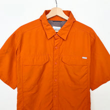Load image into Gallery viewer, Columbia Sportswear Shirt (M)