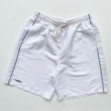 Load image into Gallery viewer, 00s Umbro Shorts (2XL)