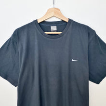 Load image into Gallery viewer, 00s Nike T-shirt (M)