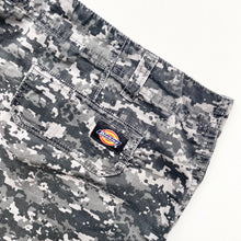 Load image into Gallery viewer, Dickies Cargo Shorts W40