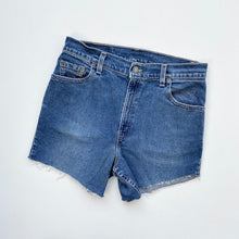 Load image into Gallery viewer, Levi’s 550 Denim Shorts W30
