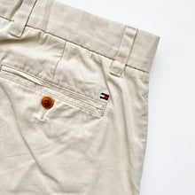 Load image into Gallery viewer, Tommy Hilfiger Shorts W32