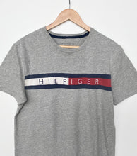 Load image into Gallery viewer, Tommy Hilfiger T-shirt (M)