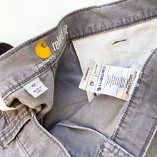 Load image into Gallery viewer, Carhartt Cargo Shorts W42