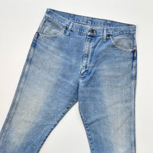 Load image into Gallery viewer, Wrangler Jeans W35 L34