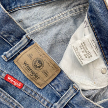 Load image into Gallery viewer, Wrangler Jeans W34 L29