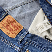 Load image into Gallery viewer, Levi’s 505 Shorts W38