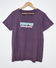 Load image into Gallery viewer, Women’s Patagonia T-shirt (XL)