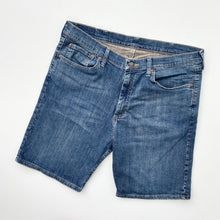 Load image into Gallery viewer, Wrangler Denim Shorts W36
