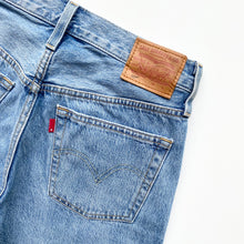 Load image into Gallery viewer, Levi’s 501 Shorts W27