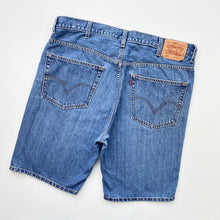 Load image into Gallery viewer, Levi’s 505 Shorts W38