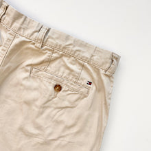 Load image into Gallery viewer, Tommy Hilfiger Shorts W35