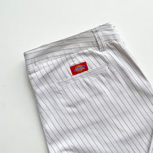 Load image into Gallery viewer, Women’s Dickies W34 L32