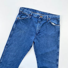 Load image into Gallery viewer, Wrangler Jeans W35 L32