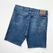Load image into Gallery viewer, Wrangler Denim Shorts W36
