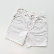 Load image into Gallery viewer, 90s Levi’s Denim Shorts W26