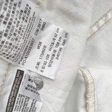 Load image into Gallery viewer, Levi’s 569 Denim Shorts W36