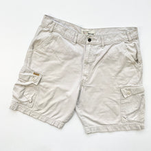 Load image into Gallery viewer, Levi’s Cargo Shorts W36