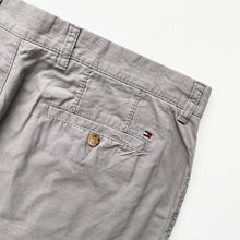 Load image into Gallery viewer, Tommy Hilfiger Shorts W36