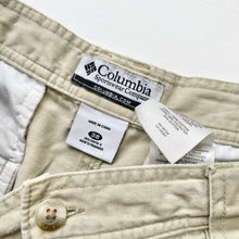 Load image into Gallery viewer, Columbia Sportswear Cargo Shorts W38