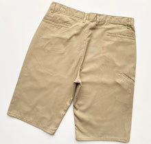Load image into Gallery viewer, Dickies Shorts W38