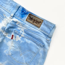 Load image into Gallery viewer, Levi’s Tie-dye Shorts W26