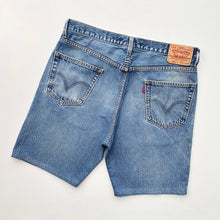 Load image into Gallery viewer, Levis 550 Shorts W36