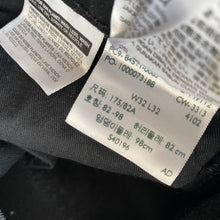 Load image into Gallery viewer, Levi’s 511 Denim Shorts W32