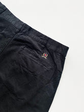 Load image into Gallery viewer, Tommy Hilfiger Shorts W38