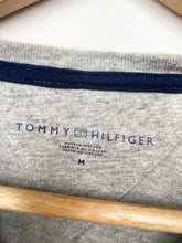 Load image into Gallery viewer, Tommy Hilfiger T-shirt (M)