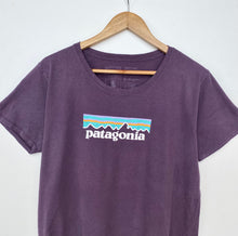 Load image into Gallery viewer, Women’s Patagonia T-shirt (XL)
