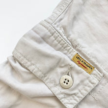Load image into Gallery viewer, Levi’s Cargo Shorts W36