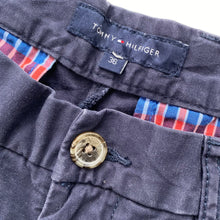 Load image into Gallery viewer, Tommy Hilfiger Shorts W36
