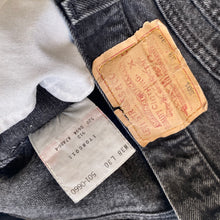 Load image into Gallery viewer, 90s Levi’s 501 Denim Shorts W38