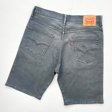 Load image into Gallery viewer, Levis 569 Shorts W36