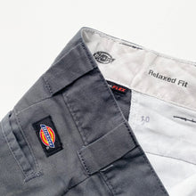 Load image into Gallery viewer, Dickies Shorts W30
