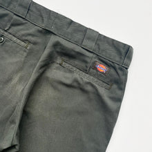 Load image into Gallery viewer, Dickies 874 Shorts W29