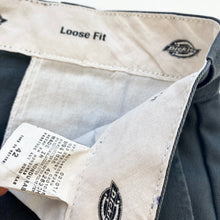 Load image into Gallery viewer, Dickies Shorts W42